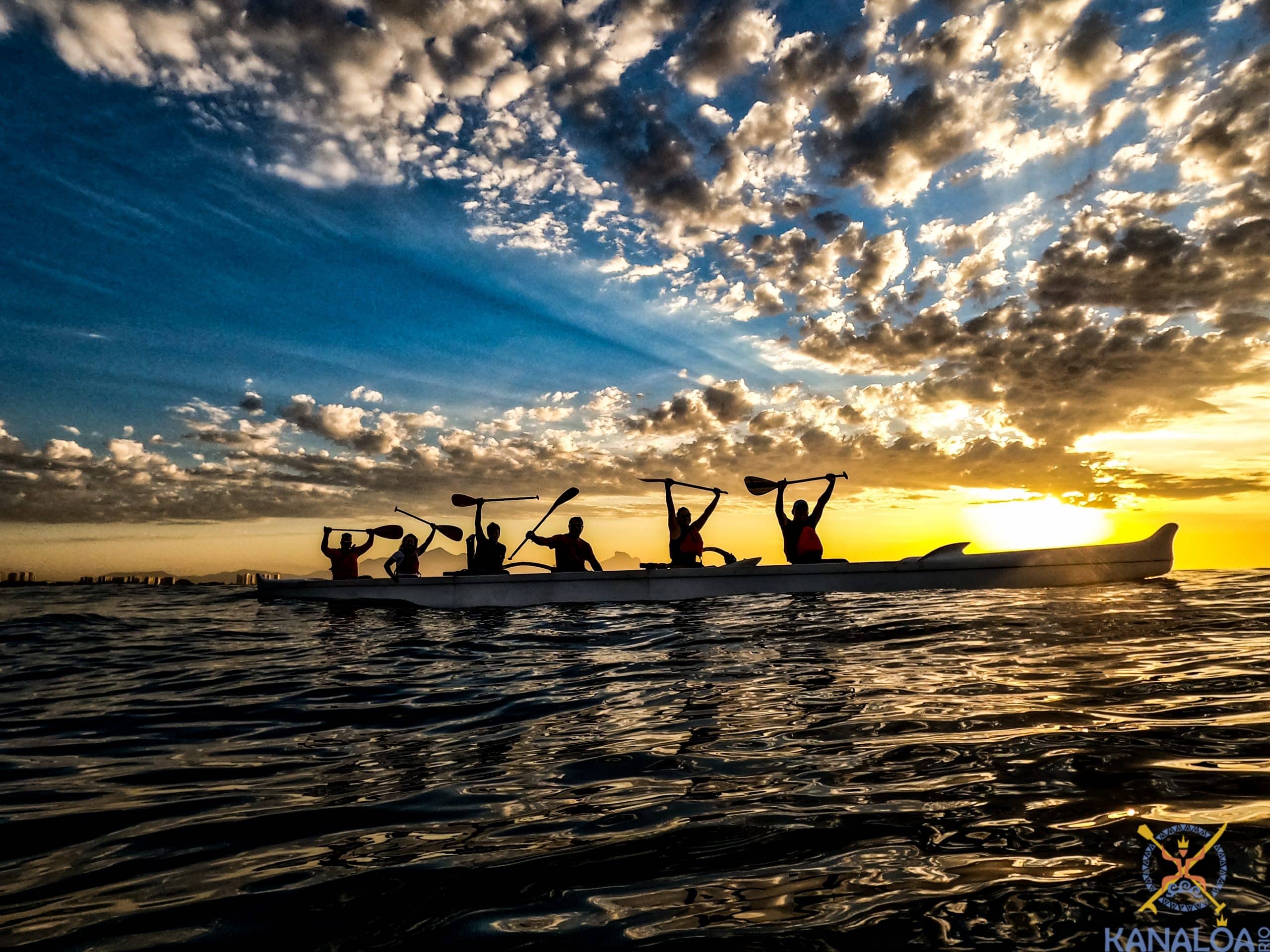 passeio turístico de canoa havaiana no rio de janeiro com cristo redentor